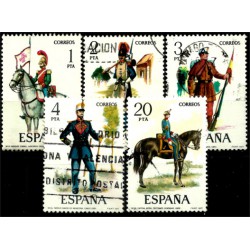 (2381 a 2385) 1977. Serie Completa. Uniformes Militares (Usado)
